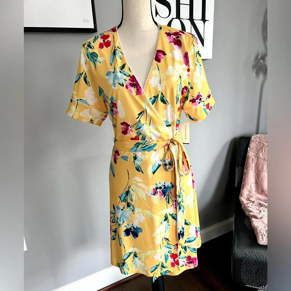 Alexia Admor Floral Wrap Dress - Picture 2 of 11